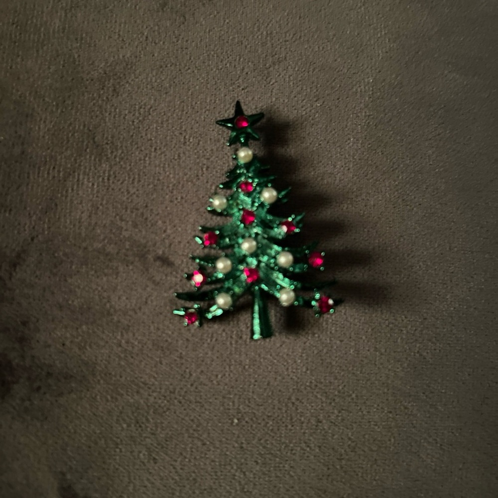 Vintage Mylu Green Christmas Tree Brooch with Red Gems and Pearls